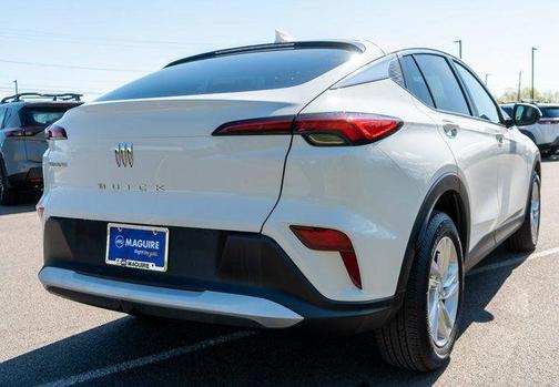 Summit White 2024 Buick Envista Preferred