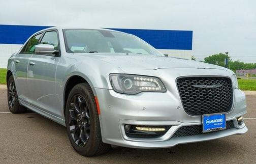 2022 Chrysler 300 Touring L