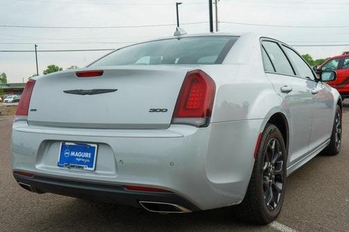 2022 Chrysler 300 Touring L