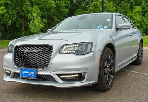 2022 Chrysler 300 Touring L