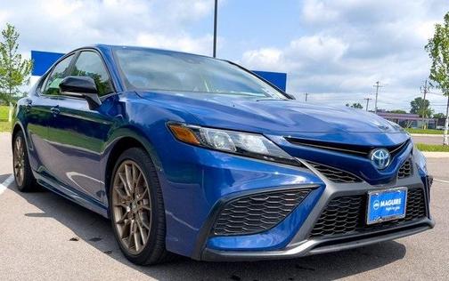 2024 Toyota Camry Hybrid SE