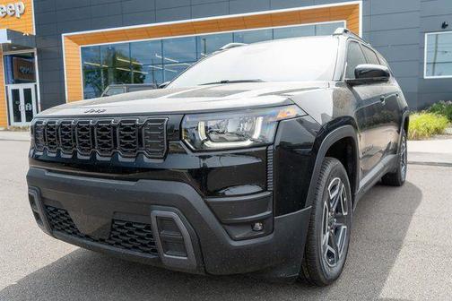 Diamond Black 2026 Jeep Cherokee LAREDO/LIMITED