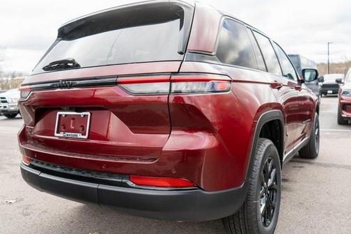 2025 Jeep Grand Cherokee Laredo