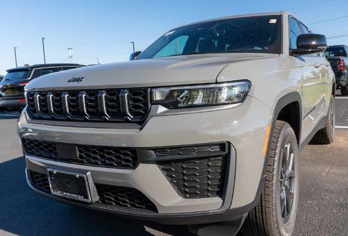Sting Gray Clearcoat 2027 Jeep Grand Cherokee L Laredo