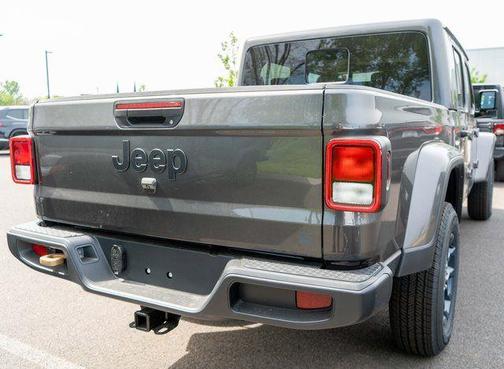 Granite Crystal Clearcoat Metallic 2026 Jeep Gladiator 85th Anniversary Edition