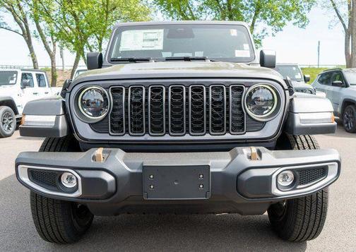 Granite Crystal Clearcoat Metallic 2026 Jeep Gladiator 85th Anniversary Edition