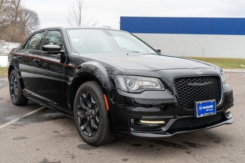 2023 Chrysler 300 Touring L