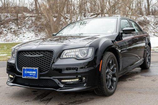 2023 Chrysler 300 Touring L