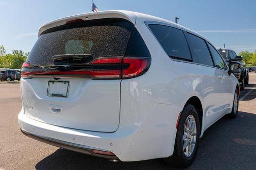 PW7 2027 Chrysler Pacifica SELECT