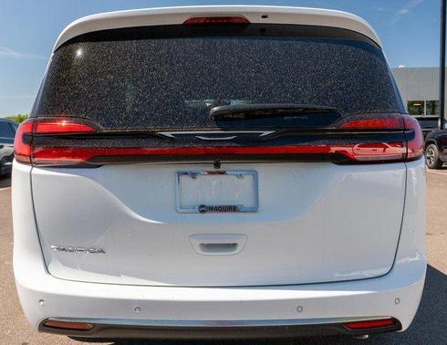 PW7 2027 Chrysler Pacifica SELECT