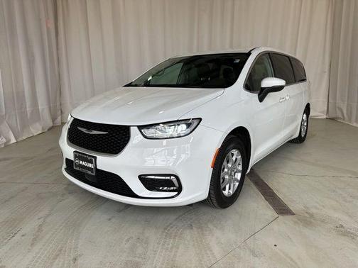 2023 Chrysler Pacifica Touring-L