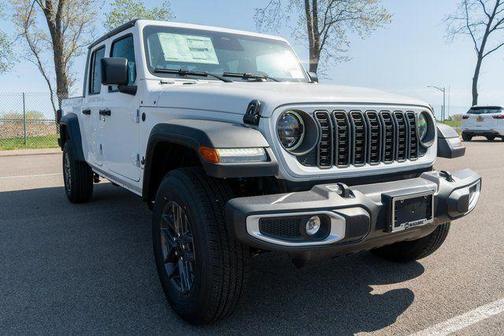 Bright White Clearcoat 2026 Jeep Gladiator Sport