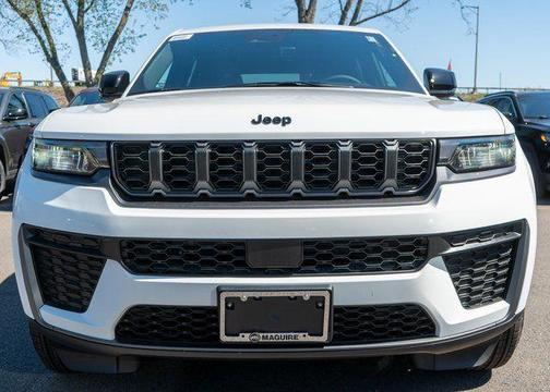 Bright White Clearcoat 2026 Jeep Grand Cherokee Laredo