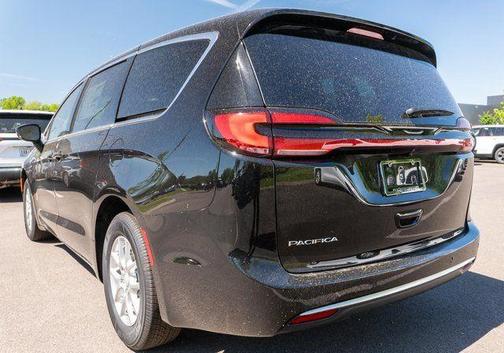 PXJ 2027 Chrysler Pacifica SELECT