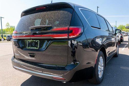 PXJ 2027 Chrysler Pacifica SELECT