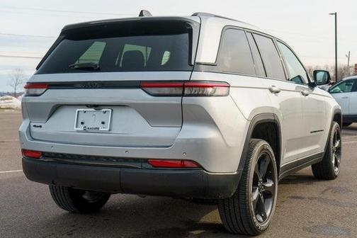 2022 Jeep Grand Cherokee Altitude