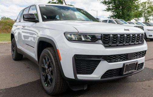 Bright White Clearcoat 2026 Jeep Grand Cherokee Laredo