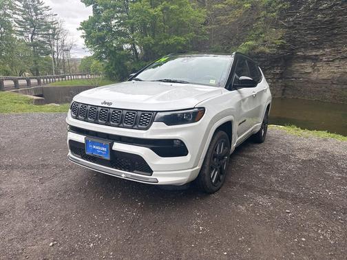Bright White Clearcoat 2024 Jeep Compass Limited