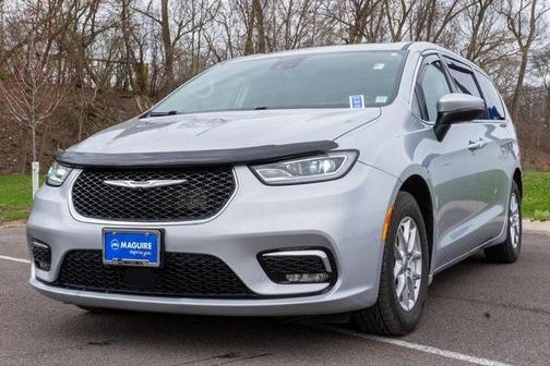2023 Chrysler Pacifica Touring-L