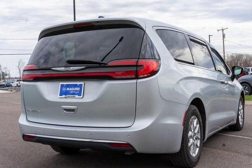 2023 Chrysler Pacifica Touring-L