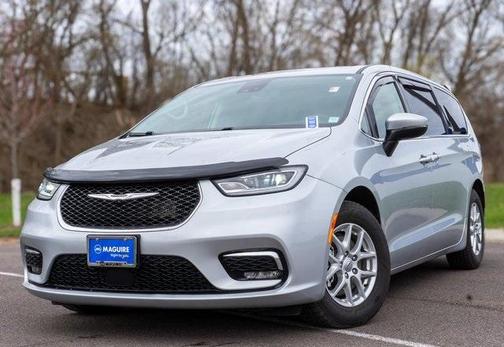 2023 Chrysler Pacifica Touring-L