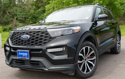 Black 2022 Ford Explorer ST-Line