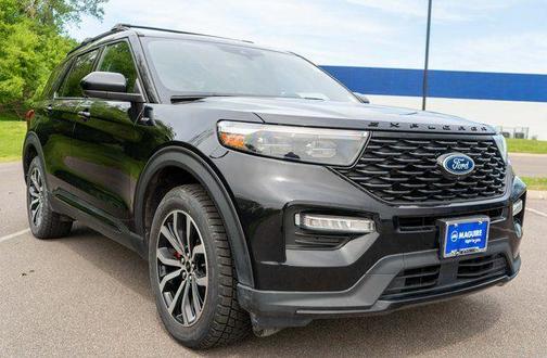 Black 2022 Ford Explorer ST-Line