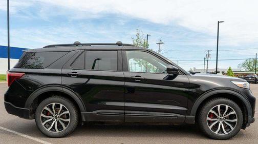 Black 2022 Ford Explorer ST-Line