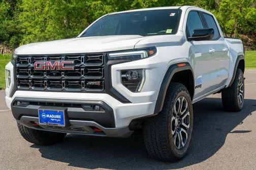 Summit White 2024 GMC Canyon AT4