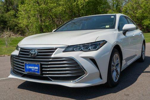 Pearl 2022 Toyota Avalon XLE