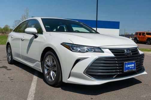 Pearl 2022 Toyota Avalon XLE