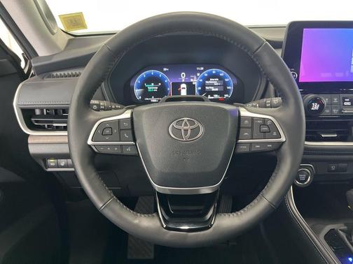 Cloud 9 White 2025 Toyota Grand Highlander