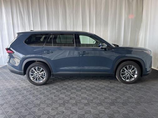Cloud 9 White 2025 Toyota Grand Highlander