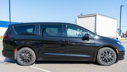 2024 Chrysler Pacifica Hybrid Select