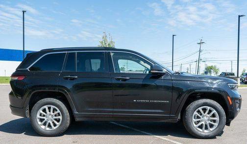Diamond Black 2022 Jeep Grand Cherokee Overland