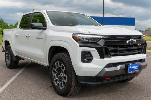 White 2025 Chevrolet Colorado Z71
