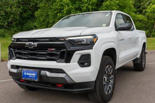 White 2025 Chevrolet Colorado Z71