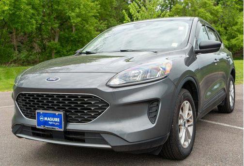 Gray Metallic 2022 Ford Escape SE