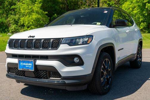 Bright White Clearcoat 2023 Jeep Compass Altitude