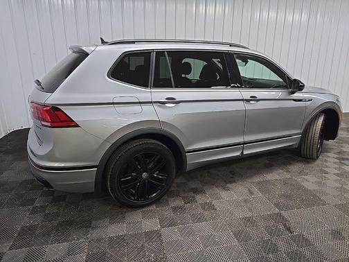 Pyrite Silver Metallic 2022 Volkswagen Tiguan 2.0T SE R-Line Black