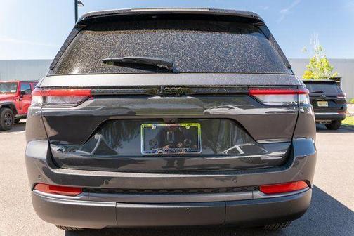 Metallic 2026 Jeep Grand Cherokee Laredo