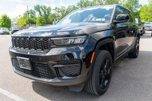 Diamond Black 2023 Jeep Grand Cherokee Altitude
