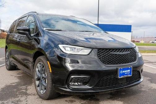 2023 Chrysler Pacifica Touring-L