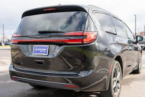 2023 Chrysler Pacifica Touring-L
