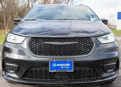 2023 Chrysler Pacifica Touring-L