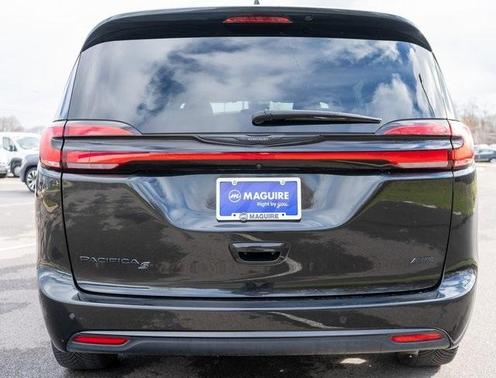 2023 Chrysler Pacifica Touring-L