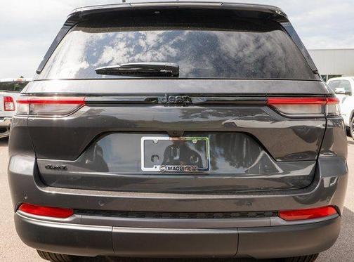 Metallic 2026 Jeep Grand Cherokee Laredo