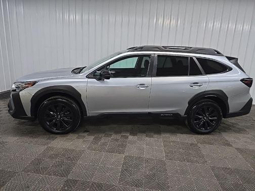 Ice Silver Metallic 2023 Subaru Outback Onyx Edition