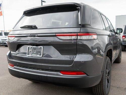 2026 Jeep Grand Cherokee Laredo