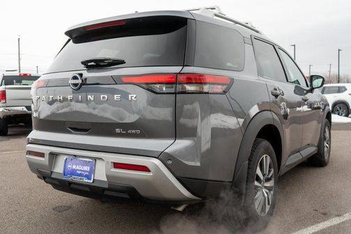 2025 Nissan Pathfinder SL